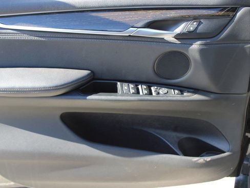 Used 2018 BMW X5 xDrive40e image 9