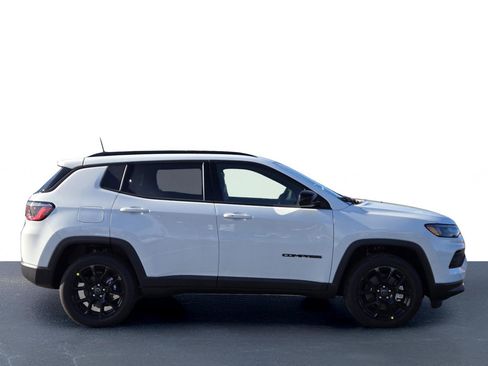 New 2026 Jeep Compass Latitude image 4