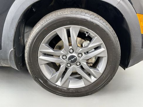 Used 2023 Kia Seltos S FWD image 32