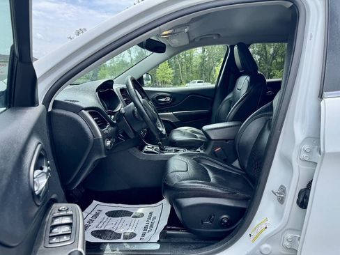 Used 2019 Jeep Cherokee Limited FWD image 13