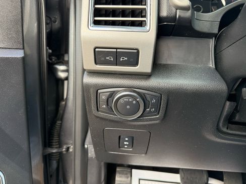 Used 2015 Ford F150 Lariat image 15