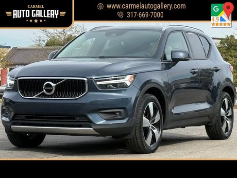Used 2021 Volvo XC40 T5 Momentum w/ Premium Package image 1