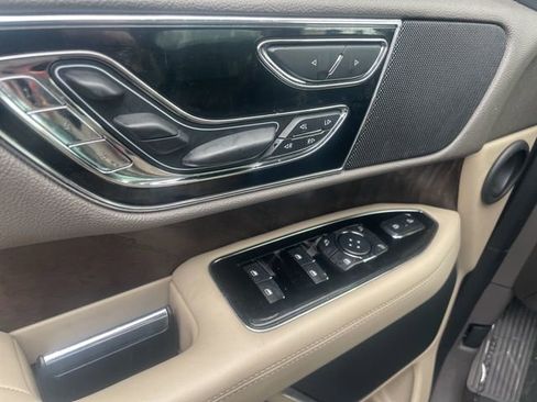 Used 2022 Lincoln Navigator Reserve image 6