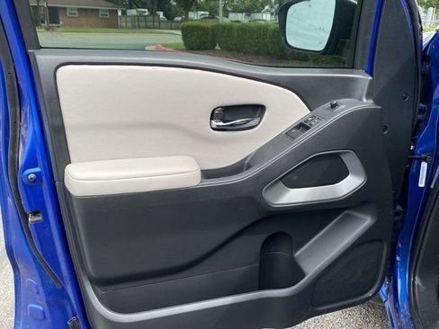 Used 2025 Nissan Frontier SV w/ SV Convenience Package RWD image 10