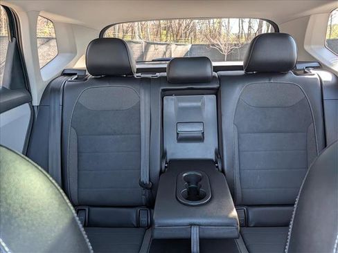 Used 2023 Volkswagen Taos SE w/ Panoramic Sunroof Package image 18