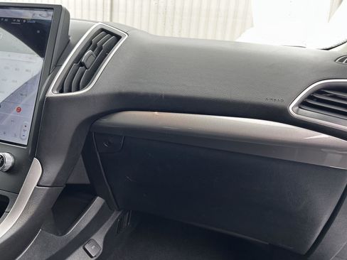 Used 2024 Ford Edge SEL image 21