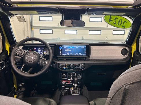 Used 2024 Jeep Wrangler Unlimited image 30