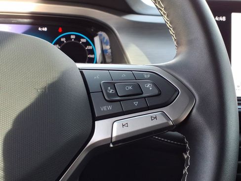 Used 2025 Volkswagen Atlas Cross Sport SE image 21