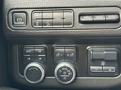 Certified 2021 GMC Yukon XL Denali w/ Denali Premium Package AWD/4WD image 38