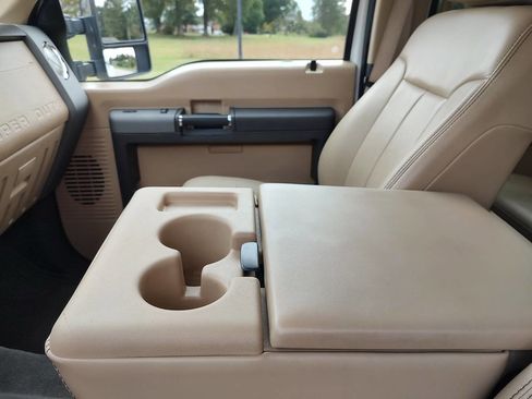 Used 2011 Ford F450 Lariat w/ Chrome Pkg image 12