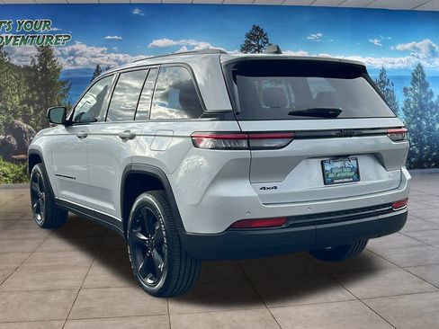 New 2025 Jeep Grand Cherokee Altitude image 7