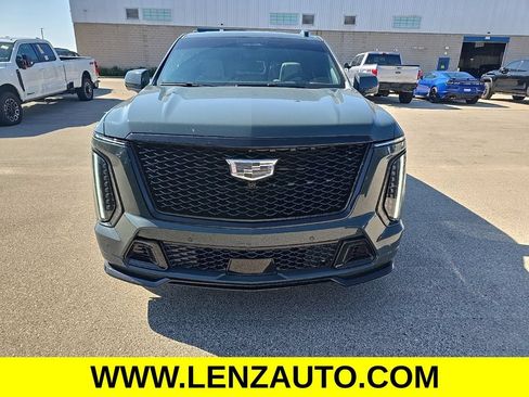Used 2026 Cadillac Escalade V AWD/4WD image 2