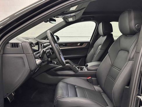 Used 2024 Porsche Cayenne Turbo image 11