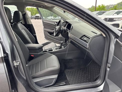 Used 2024 Volkswagen Jetta SE FWD image 24