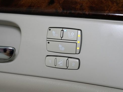 Used 2010 Cadillac DTS Luxury image 9