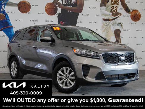 Used 2019 Kia Sorento LX image 1