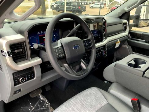 New 2026 Ford F250 XLT w/ XLT Premium Package AWD/4WD image 8
