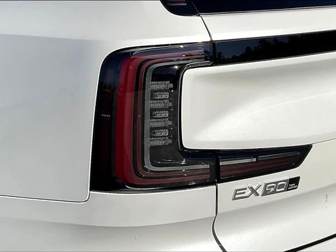 New 2025 Volvo EX90 Plus w/ Protection Package Premier image 25