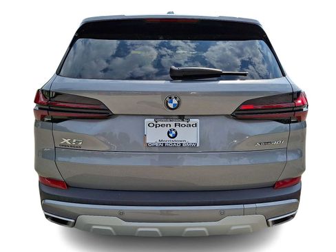 Used 2024 BMW X5 xDrive40i w/ Premium Package AWD/4WD image 4