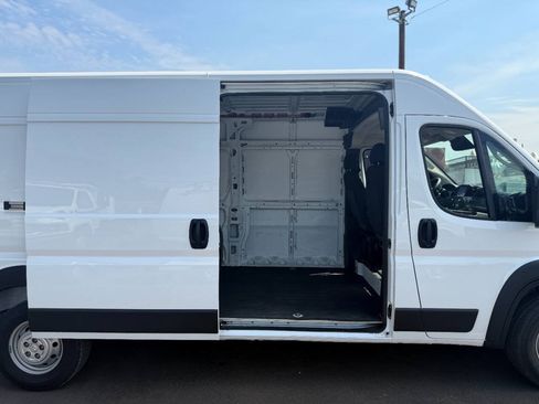 Used 2023 RAM ProMaster 2500 FWD image 8