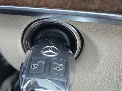 Used 2014 Mercedes-Benz E 350 4MATIC Sedan image 29