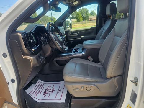 Used 2024 Chevrolet Silverado 2500 LTZ w/ LTZ Convenience Package AWD/4WD image 14