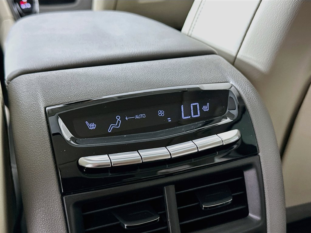 Certified 2025 Cadillac XT5 Premium Luxury w/ Technology Package AWD/4WD image 33