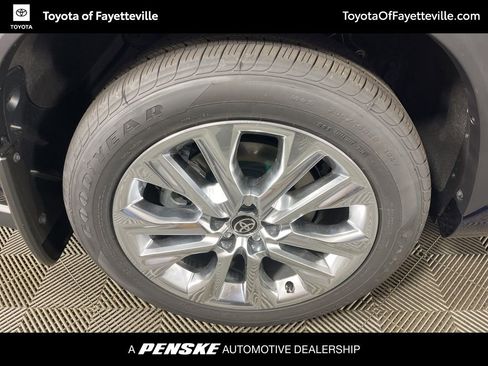 Used 2026 Toyota Highlander Limited image 17