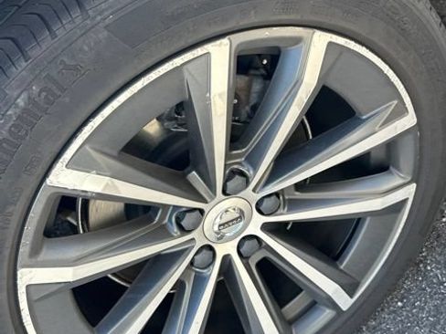 Used 2021 Volvo S60 T5 Momentum w/ Advanced Package FWD image 4