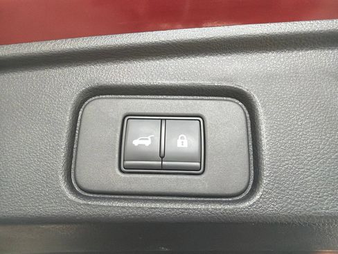 Used 2025 Nissan Pathfinder SV AWD/4WD image 12