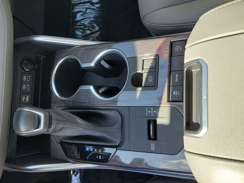 Used 2022 Toyota Highlander Limited image 18