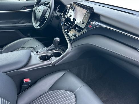 Used 2022 Toyota Camry SE FWD image 15