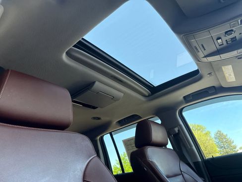 Used 2020 Chevrolet Suburban Premier w/ Premier Plus Edition AWD/4WD image 19