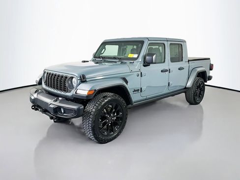 Used 2025 Jeep Gladiator Sport AWD/4WD image 3
