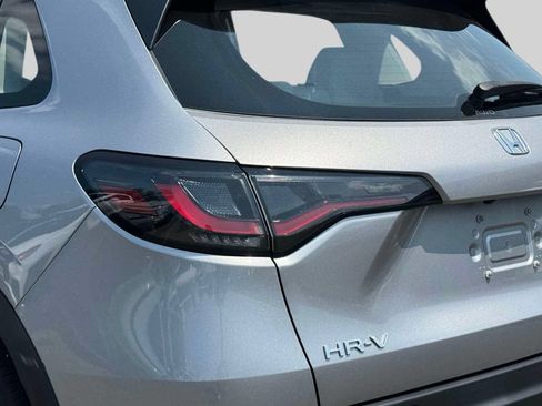 Certified 2024 Honda HR-V LX image 8