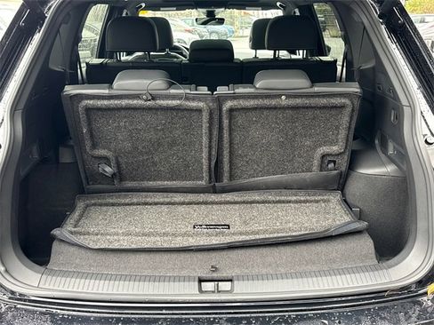 Certified 2024 Volkswagen Tiguan SE R-Line image 18