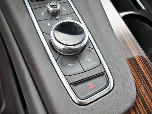 Used 2023 Cadillac Escalade Premium Luxury AWD/4WD image 22