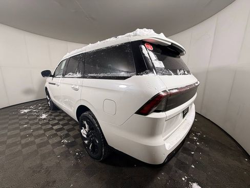 New 2025 Lincoln Navigator Reserve w/ Jet Appearance Package image 5