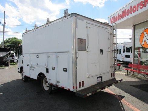 Used 2018 Isuzu NPR RWD image 5