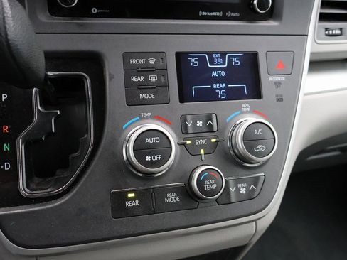 Used 2020 Toyota Sienna LE image 21