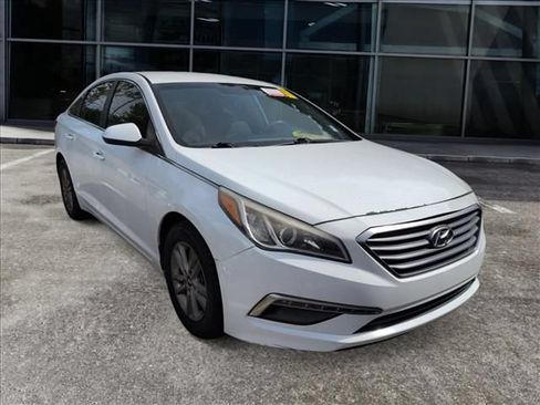 Used 2015 Hyundai Sonata SE FWD image 2