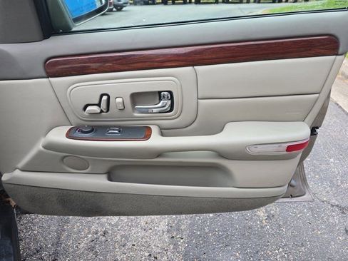 Used 1999 Cadillac De Ville w/ Comfort/Convenience Pkg image 16
