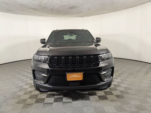 Certified 2022 Jeep Grand Cherokee Altitude image 2