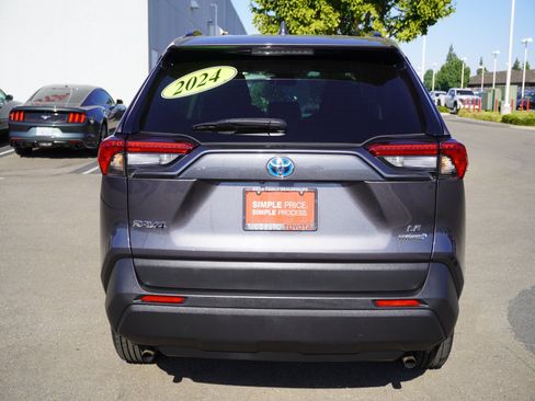 Used 2024 Toyota RAV4 LE AWD/4WD image 10