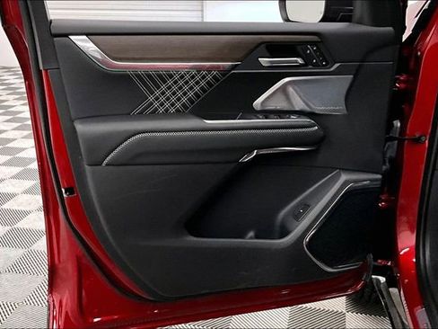 Used 2025 GMC Acadia Denali w/ Super Cruise Package image 19