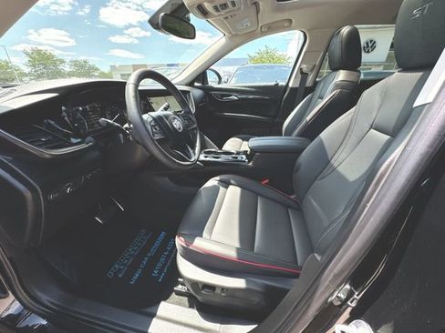 Used 2023 Buick Envision Essence w/ Technology Package I AWD/4WD image 10