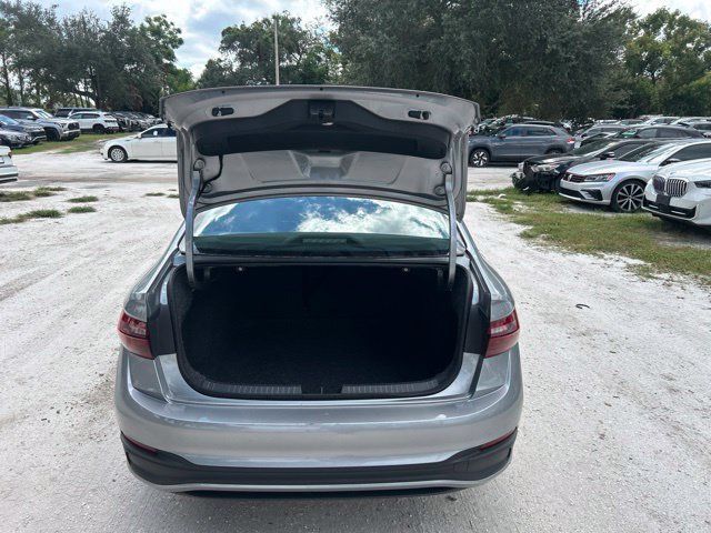 Used 2025 Volkswagen Jetta SE FWD image 7