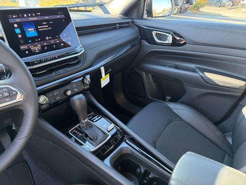 New 2026 Jeep Compass Latitude image 29