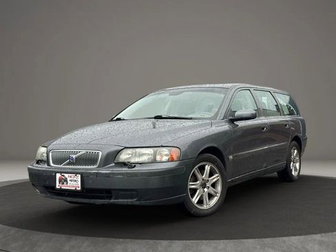 Used 2004 Volvo V70 2.5T image 2