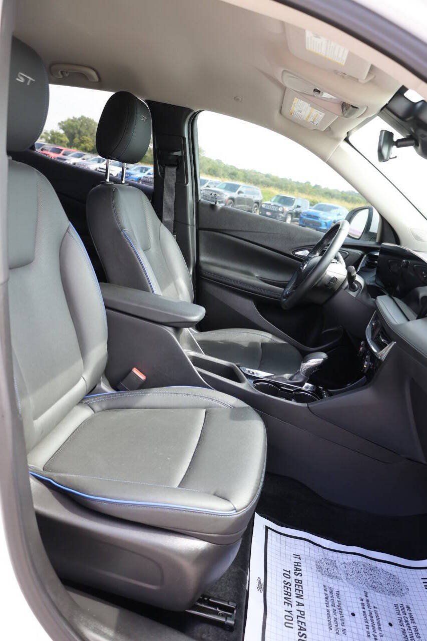 Used 2025 Buick Encore GX Sport Touring w/ Comfort Package AWD/4WD image 15